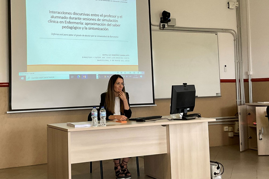 Estel·la Ramírez Baraldés durant la defensa de la tesi doctoral