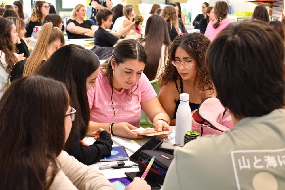 Presentació del projecte Atrapallibres a les estudiants de Mestre d'Educació Infantil